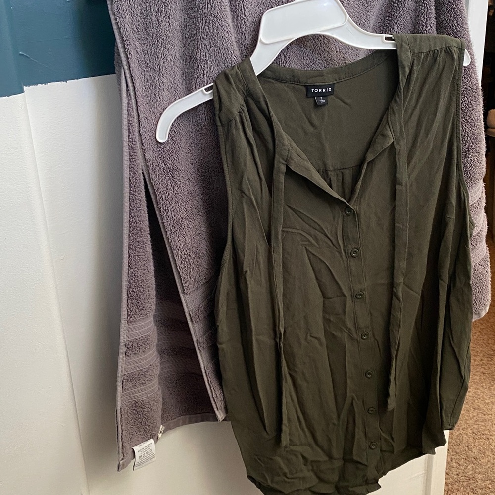 Torrid Olive Button-Up Tank Top - Picture 6 of 7